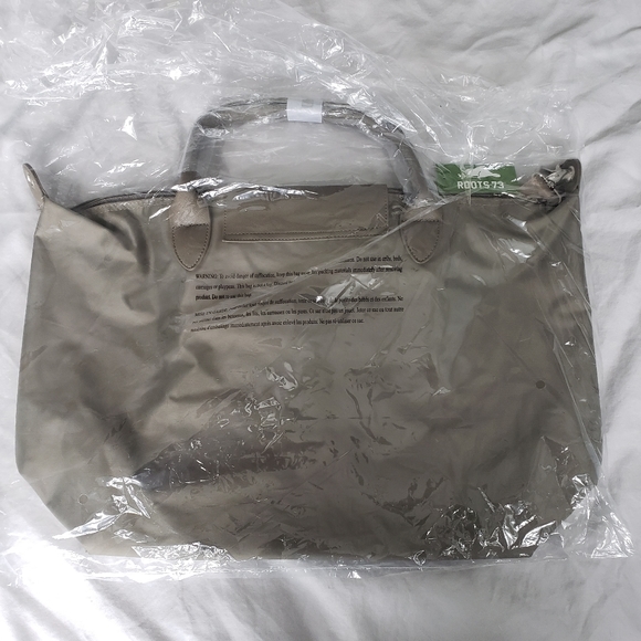 NWT Roots Large Tote Bag with Crossbody Bag - Picture 7 of 9